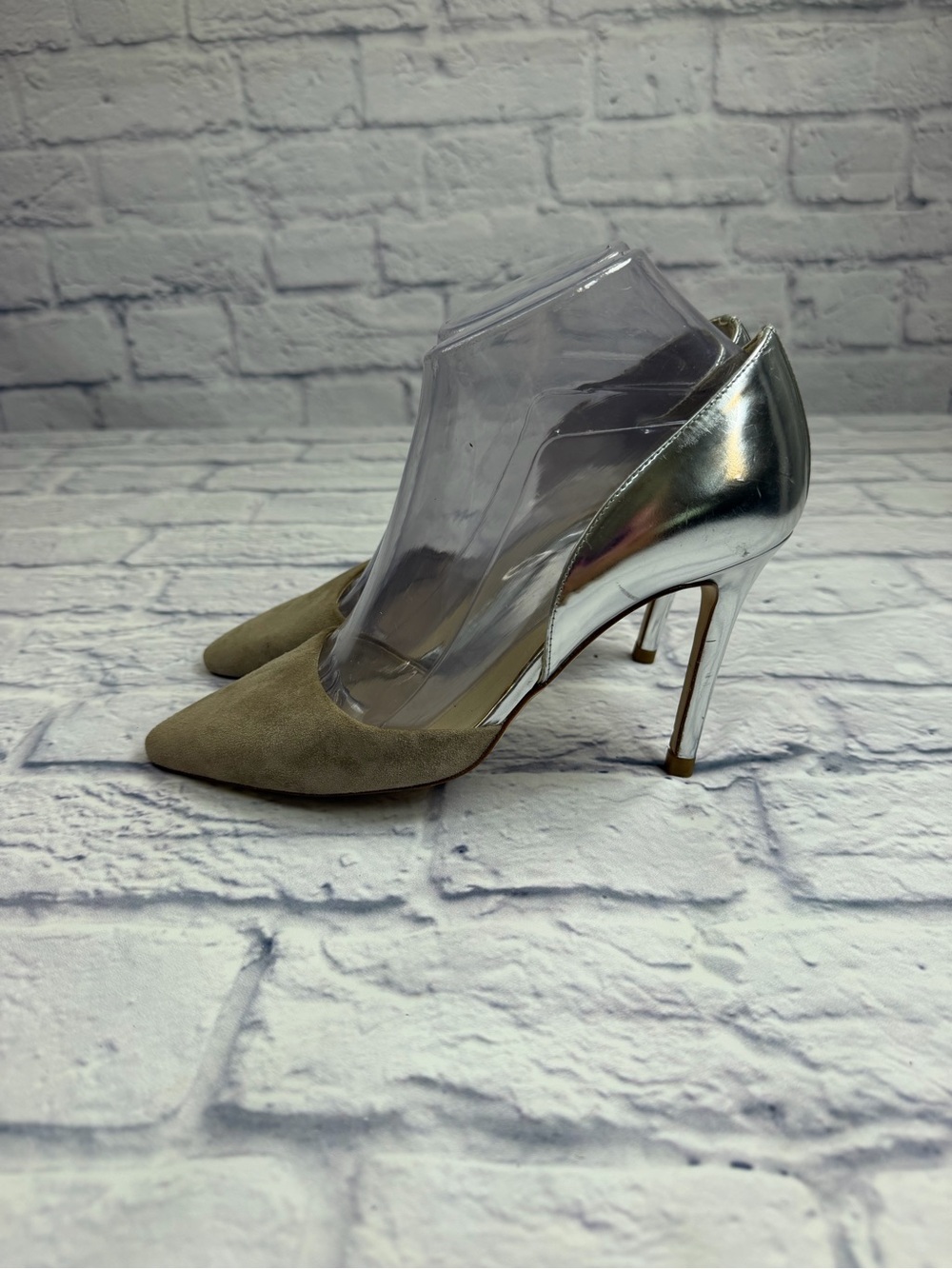 Karen Millen Gianvito Rosi Gray Metallic/Silver Suede Plexi D’Orsay Pumps. 36.
